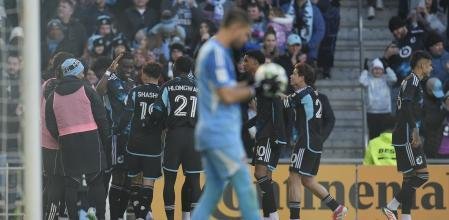 a-galaxia-ainda-nao-levanta-a-cabeca-sem-riqui-puig