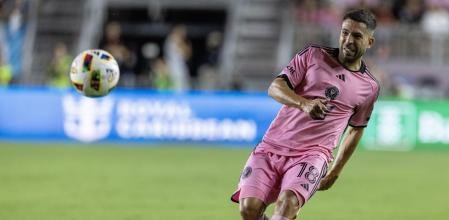 jordi-alba,-apos-sua-renovacao:-“espero-que-messi-esteja-ficando”