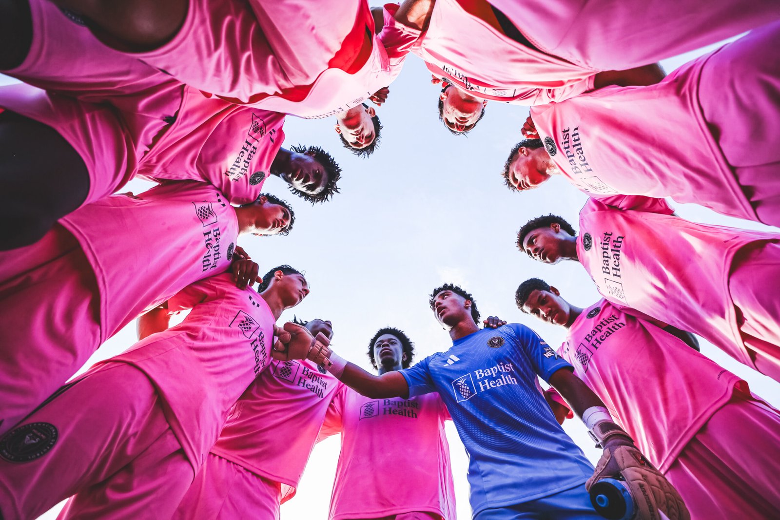 la-academia-del-inter-miami-se-convierte-en-la-primera-en-el-mundo-en-portar-el-logo-de-leo-messi