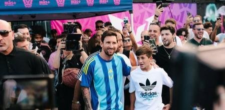 messi-se-exhibe-en-publico-pero-guarda-silencio-sobre-su-futuro