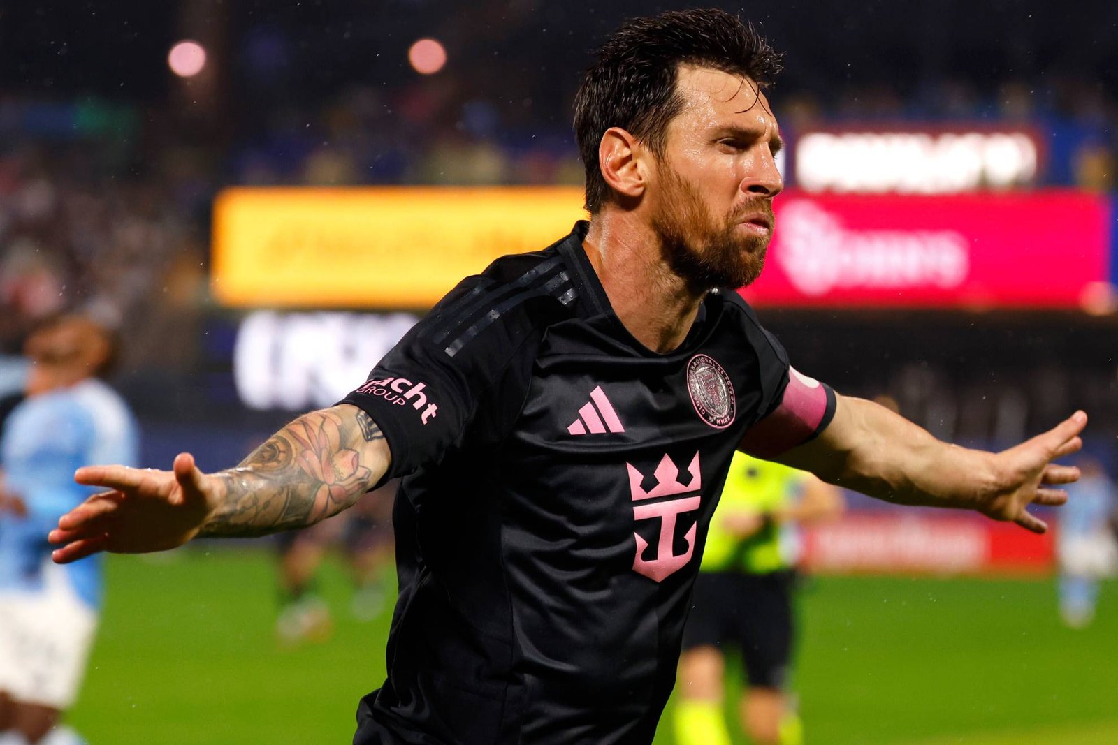 messi-agranda-su-leyenda:-firma-un-doblete-con-asistencia-para-meter-al-inter-miami-en-playoffs