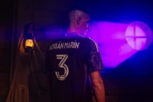 arranca-el-sueno-americano-de-adrian-marin:-“el-rival-a-batir-es-messi”